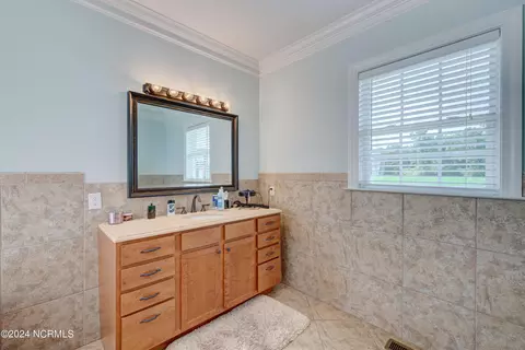 Bath - 538 River Rd, Wallace, NC 28466 photo 2 of 4