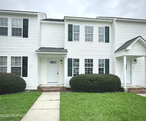206 Mayfair Ct, Clayton, NC 27520