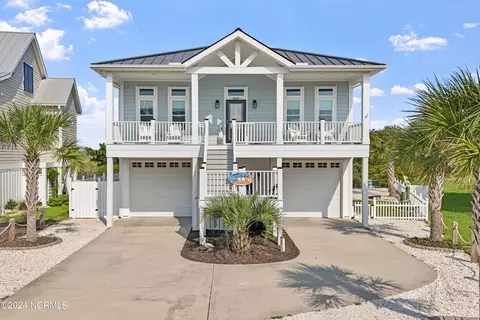 3609 W Pelican Dr, Oak Island, NC 28465