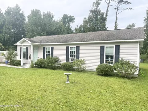 401 Maple Ln, Morehead City, NC 28557