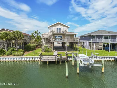 109 Mcleod Ave, Topsail Beach, NC 28445