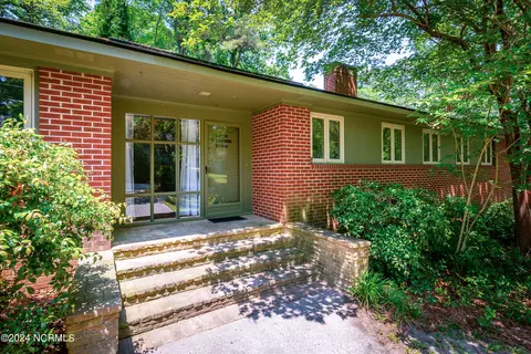 1601 Beaumont Dr, Greenville, NC 27858