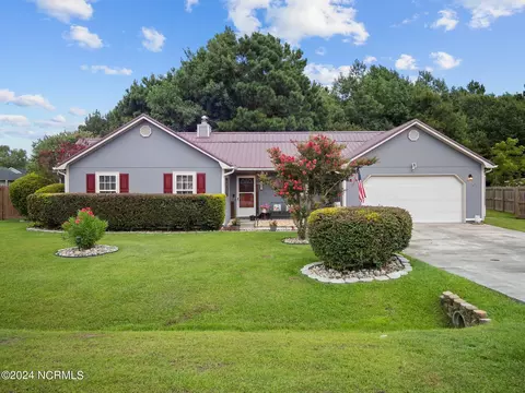 103 Foxlair Dr, Hubert, NC 28539