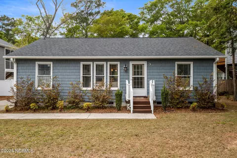 113 SE 12th St, Oak Island, NC 28465