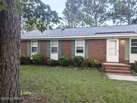 902 Shakespeare Dr, Wilmington, NC 28405