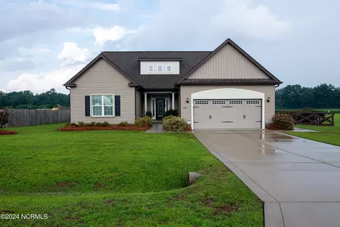 411 S Bluff Cir, Jacksonville, NC 28540