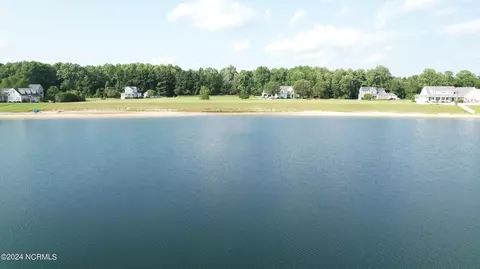 325 Schooner Landing Dr, Edenton, NC 27932