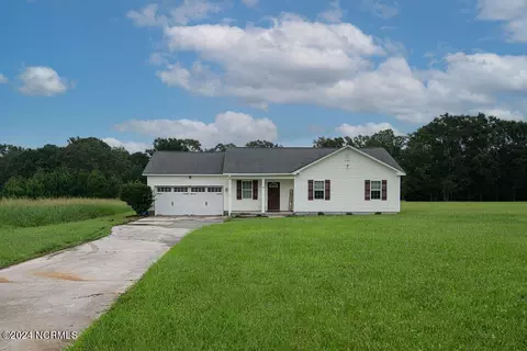 684 Batchelor Rd, Richlands, NC 28574