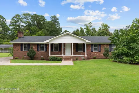 104 S Dimock Rd, Washington, NC 27889