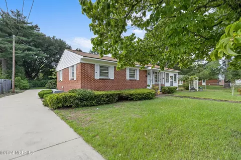 Exterior - 600 4th St, Hamlet, NC 28345 photo 1 of 9