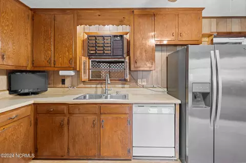 Kitchen - 600 4th St, Hamlet, NC 28345 photo 3 of 3