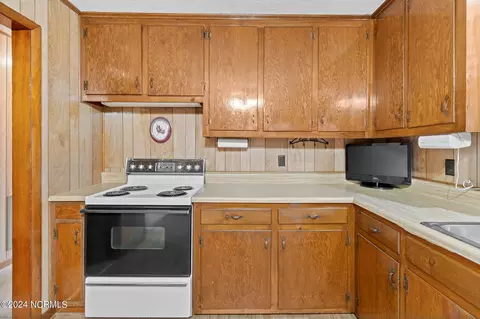 Kitchen - 600 4th St, Hamlet, NC 28345 photo 2 of 3