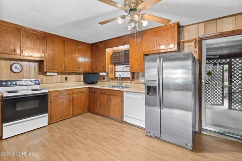 Kitchen - 600 4th St, Hamlet, NC 28345 photo 1 of 3