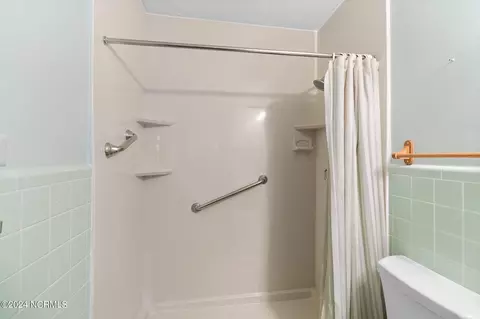 Bath - 600 4th St, Hamlet, NC 28345 photo 2 of 3