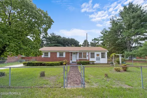Exterior - 600 4th St, Hamlet, NC 28345 photo 2 of 9