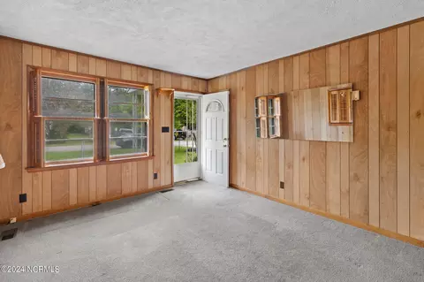 Living - 600 4th St, Hamlet, NC 28345 photo 2 of 2