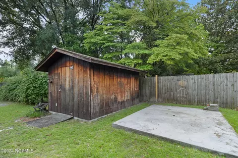 Exterior - 600 4th St, Hamlet, NC 28345 photo 6 of 9