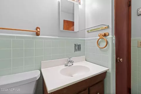 Bath - 600 4th St, Hamlet, NC 28345 photo 3 of 3