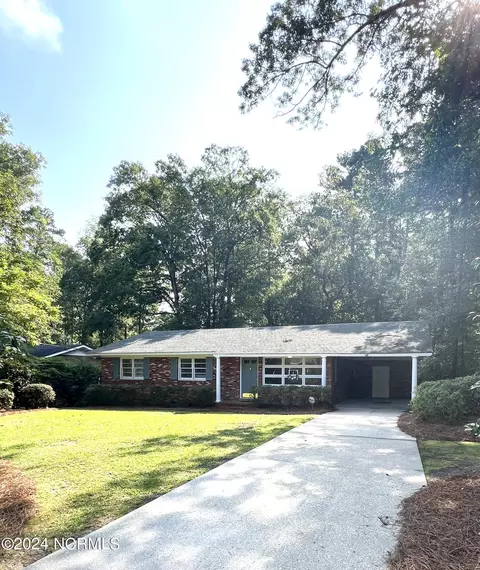 1220 Woodland Dr, Whiteville, NC 28472