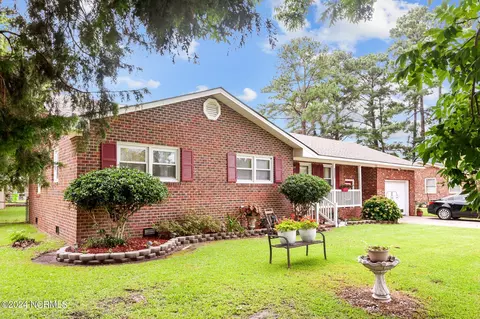1503 Simmons St, New Bern, NC 28560