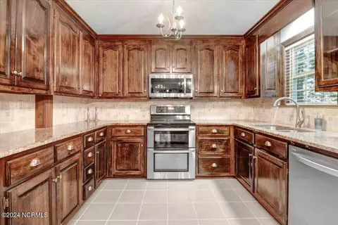 Kitchen - 8660 Suttontown Rd, Faison, NC 28341 photo 5 of 6