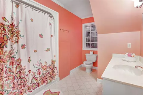 Bath - 8660 Suttontown Rd, Faison, NC 28341 photo 6 of 7