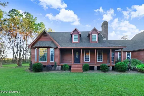 Exterior - 8660 Suttontown Rd, Faison, NC 28341 photo 1 of 13