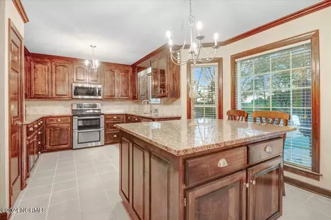 Kitchen - 8660 Suttontown Rd, Faison, NC 28341 photo 4 of 6