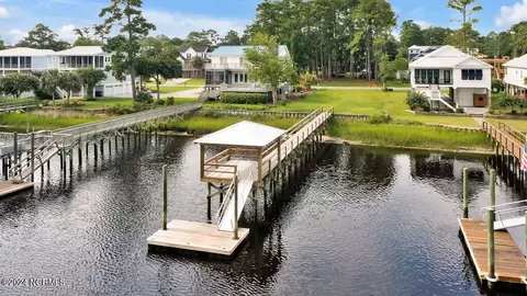 4206 E Yacht Dr, Oak Island, NC 28465