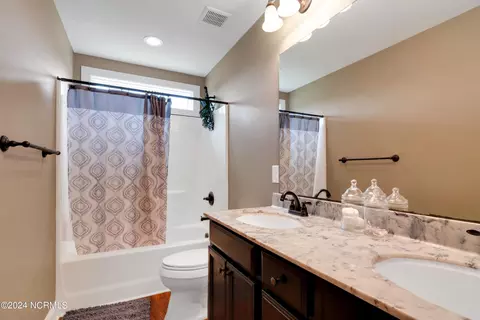Bath - 226 Gregory Fork Rd, Richlands, NC 28574 photo 5 of 5