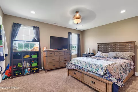 Bedroom - 226 Gregory Fork Rd, Richlands, NC 28574 photo 4 of 7