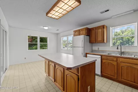 Kitchen - 121 Noahs Ln, Point Harbor, NC 27964 photo 1 of 4