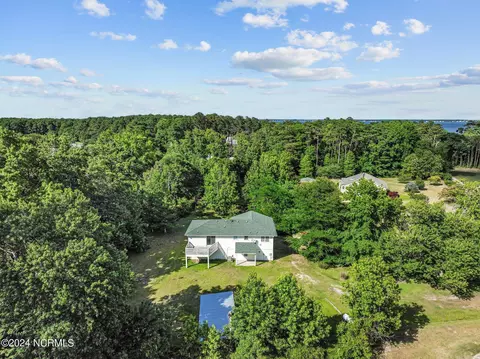 121 Noahs Ln, Point Harbor, NC 27964