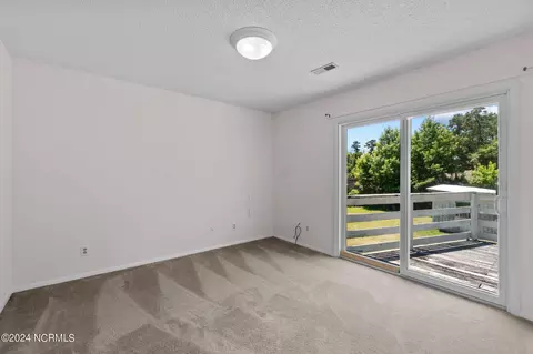 Bedroom - 121 Noahs Ln, Point Harbor, NC 27964 photo 6 of 9