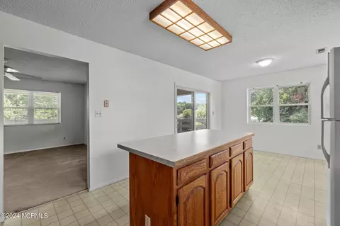 Kitchen - 121 Noahs Ln, Point Harbor, NC 27964 photo 4 of 4