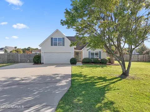 109 Twin Oaks Dr, Hampstead, NC 28443