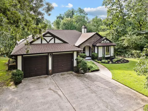 654 Ravenswood Rd, Hampstead, NC 28443