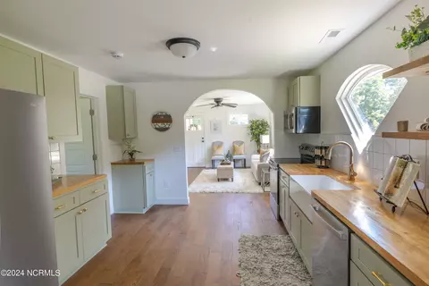 703 W Bridgers Street Ext, Burgaw, NC 28425