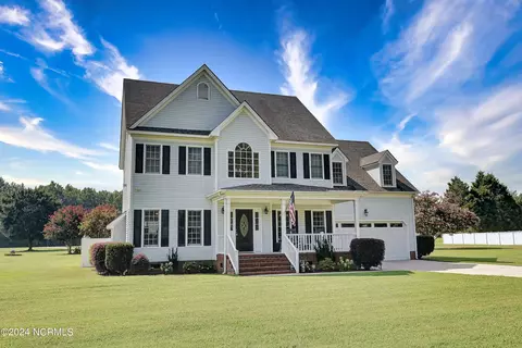 5011 Overlook Dr, Elm City, NC 27822