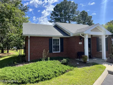 1222 Wilshire Cir, Aberdeen, NC 28315