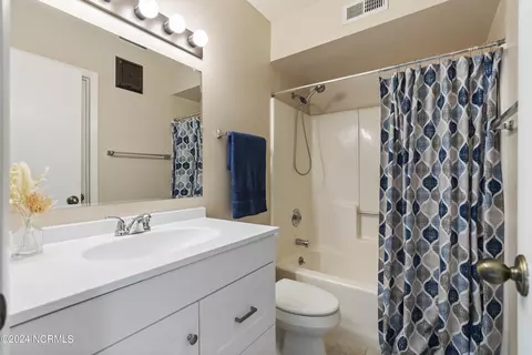 Bath - 436 Widgeon Dr, Hampstead, NC 28443 photo 1 of 10