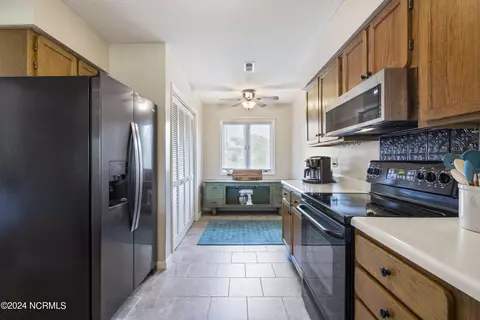 Kitchen - 436 Widgeon Dr, Hampstead, NC 28443 photo 3 of 6