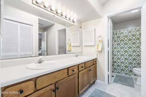 Bath - 436 Widgeon Dr, Hampstead, NC 28443 photo 8 of 10