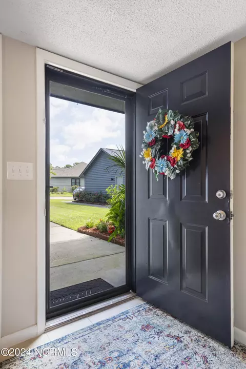 Entry Way - 436 Widgeon Dr, Hampstead, NC 28443 photo 1 of 9