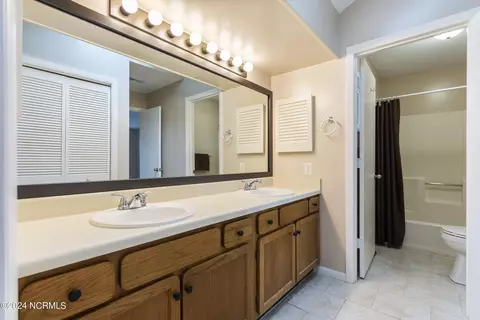 Bath - 436 Widgeon Dr, Hampstead, NC 28443 photo 3 of 10