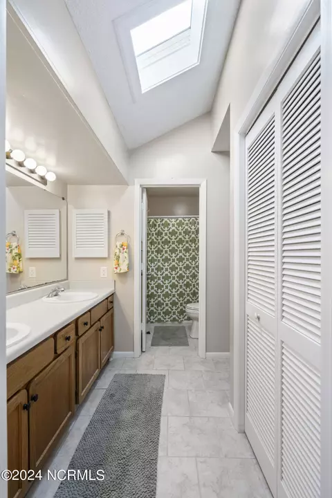 Bath - 436 Widgeon Dr, Hampstead, NC 28443 photo 10 of 10