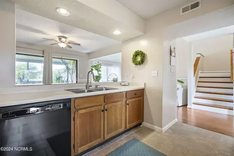 Kitchen - 436 Widgeon Dr, Hampstead, NC 28443 photo 5 of 6