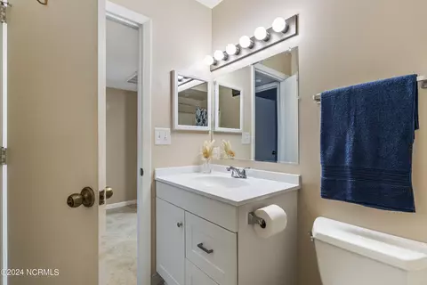 Bath - 436 Widgeon Dr, Hampstead, NC 28443 photo 2 of 10