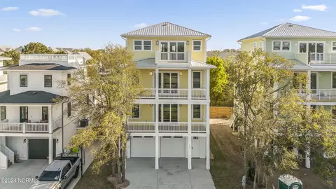213 Annie Dr, Carolina Beach, NC 28428
