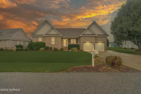 112 Bayside Dr, Moyock, NC 27958